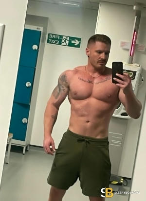 Gay Escort Tobias 33yr - trios