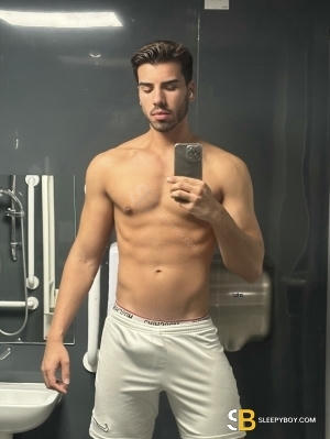 Gay Escort Ryan Fortunato 22yr - trios