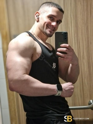 Gay Escort Max Big Ass 26yr - exhibitionist