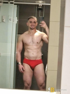 Gay Escort Max Big Ass 27yr - shaving