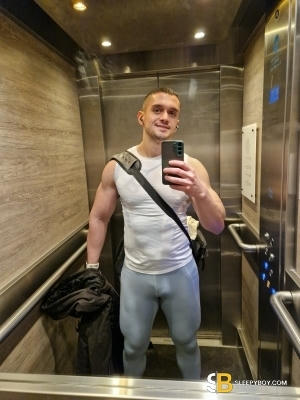 Gay Escort Max Big Ass 26yr - trios