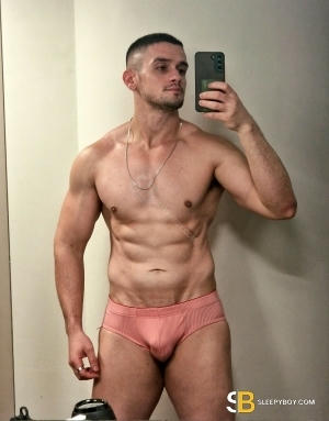 Gay Escort Max Big Ass 27yr - cum on body