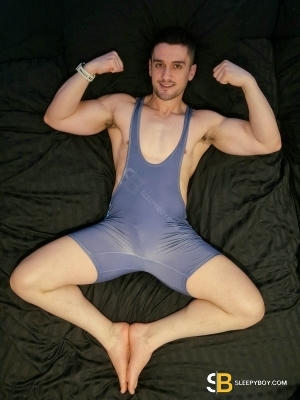 Gay Escort Max Big Ass 26yr - cum on face