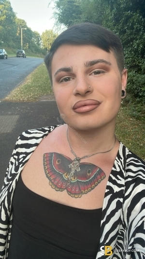 Gay Escort Joshua 19yr - licking