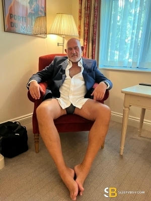 Gay Escort Drew 49yr - exhibitionist