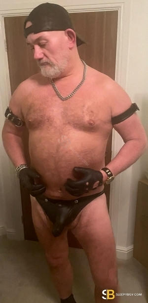 Gay Escort Drew 49yr - exhibitionist