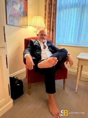 Gay Escort Drew 49yr - gangbang