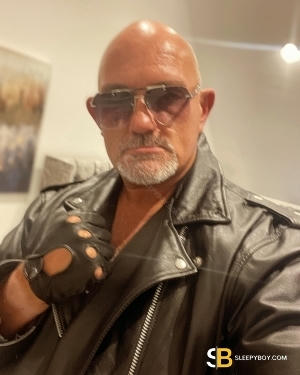 Bisexual Escort Drew 49yr - exhibitionist