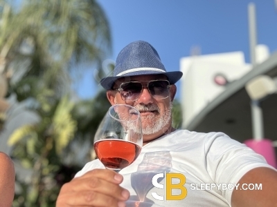 Gay Escort Drew 50yr - exhibitionist