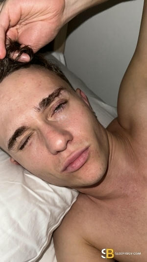 Gay Escort Born Simms 22yr - sucking