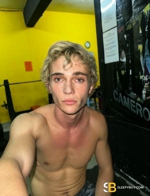 Gay Escort Born Simms 22yr - sucking