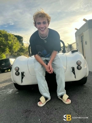 Gay Escort Born Simms 22yr - licking