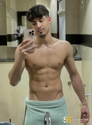 Gay Escort Nycollas 22yr - trios