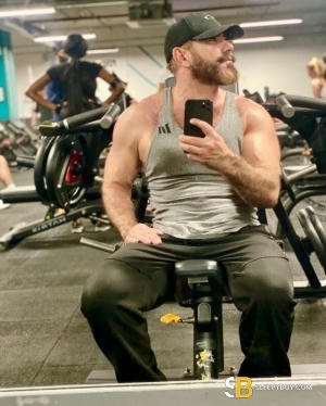 Gay Escort Marcus Owen 50yr - role