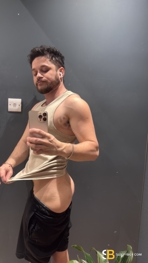 Bisexual Escort Adrio 27yr - role