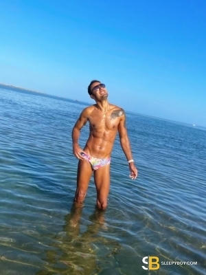 Gay Escort Danny 28yr - licking