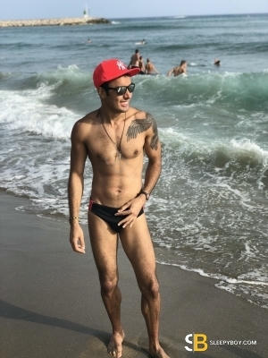 Gay Escort Danny 28yr - licking