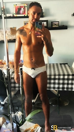 Gay Escort Danny 28yr - licking