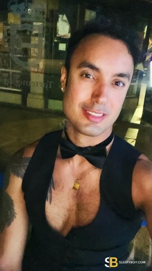 Gay Escort Danny 28yr - licking