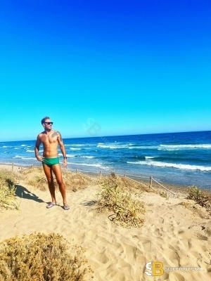 Gay Escort Danny 28yr - licking