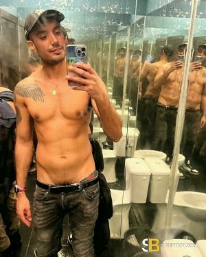 Gay Escort Danny 28yr - licking