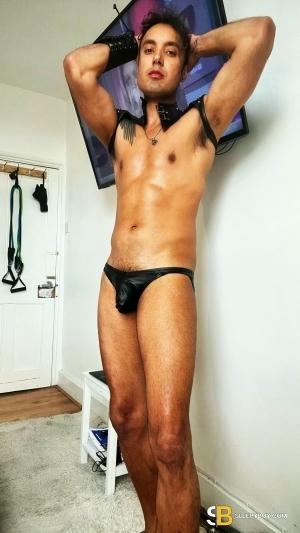 Gay Escort Danny 28yr - licking