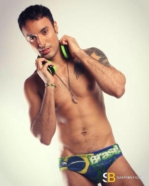 Gay Escort Danny 29yr - licking