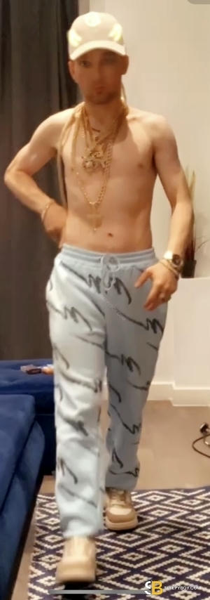 Gay Escort Travis 27yr - sucking