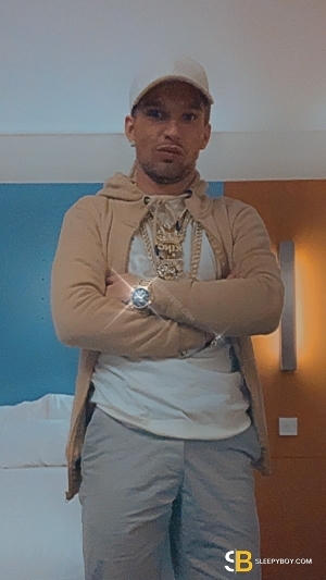 Gay Escort Travis 27yr - sucking