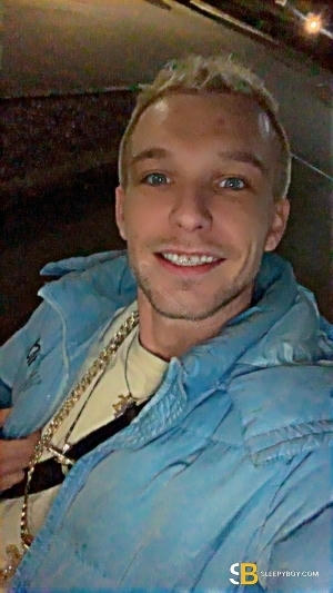 Gay Escort Travis 27yr - licking