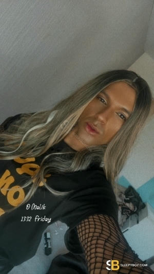 Gay Escort Omi 26yr - heavy makeup