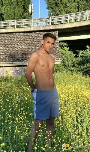 Bisexual Escort Papi 24yr - trios