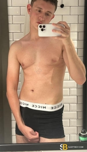 Gay Escort Britishboy 19yr - blowjob