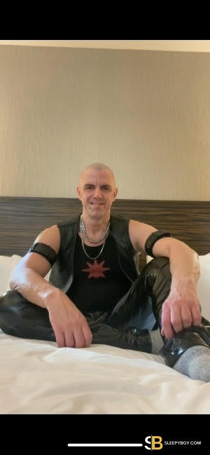 Gay Escort Nick 47yr - exhibitionist