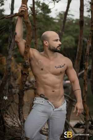 Bisexual Escort Matheus 28yr - role