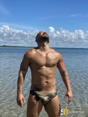 Bisexual Escort Matheus 28yr - licking