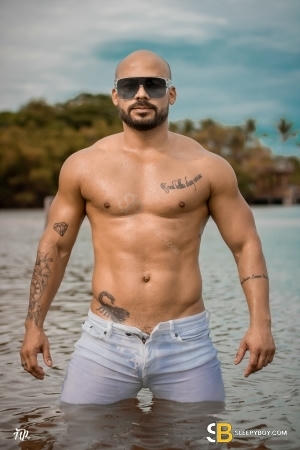Bisexual Escort Matheus 28yr - licking
