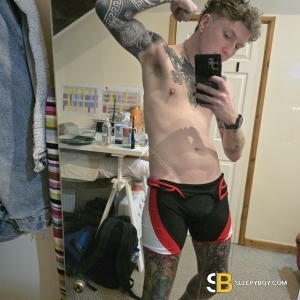 Bisexual Escort John 23yr - trios