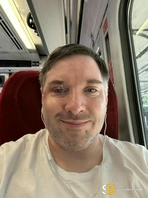 Gay Escort M 38yr - exhibitionist