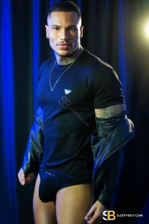 Bisexual Escort Leonardo 30yr - trios