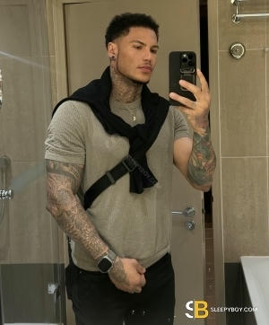 Bisexual Escort Leonardo 30yr - exhibitionist