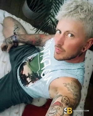 Bisexual Escort Brody 40yr - shaving