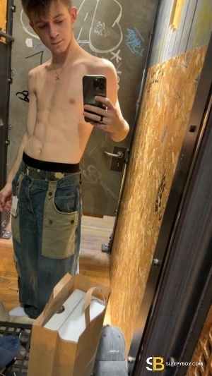 Gay Escort Rory 19yr - role