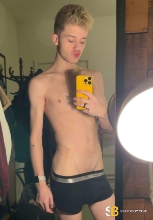 Gay Escort Rory 19yr - role