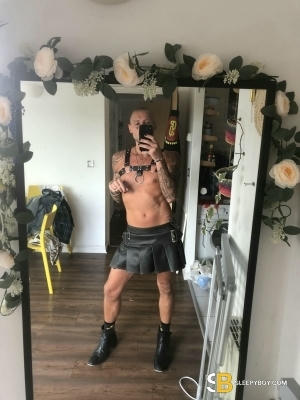 Gay Escort Stephen 28yr - milking