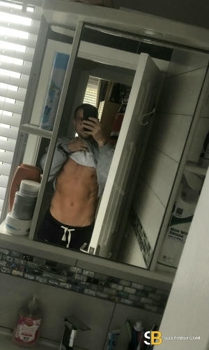 Gay Escort Stephen 28yr - spitting