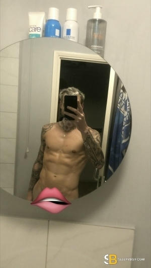 Gay Escort Stephen 28yr - gangbang