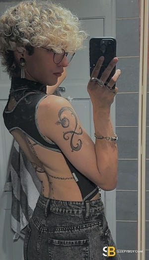 Gay Escort Kizo 20yr - double penetration