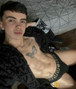 Gay Escort Matteo 22yr - role