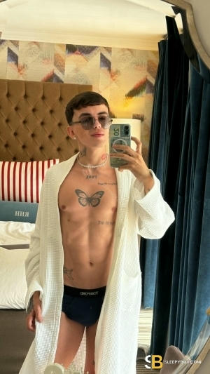 Gay Escort Matteo 23yr - role